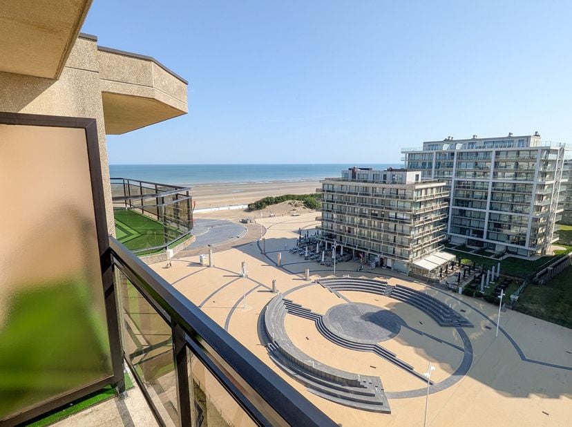 Op zoek naar een zorgeloos en instapklaar verblijf aan onze Belgische kust? Dit prachtig gerenoveerde en lichtrijke appartement bevindt zich op de 9de