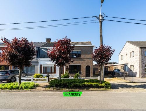                                         Koppelwoning te koop in Waarschoot, € 344.000

