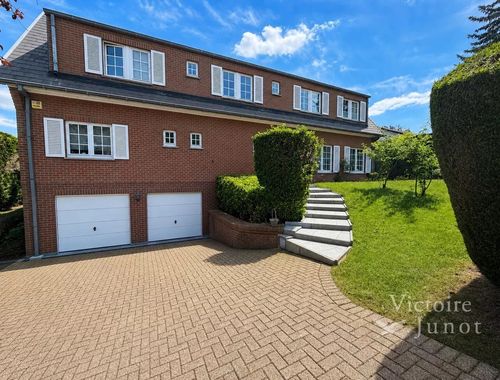                                         Villa à louer à Waterloo, € 3.900
