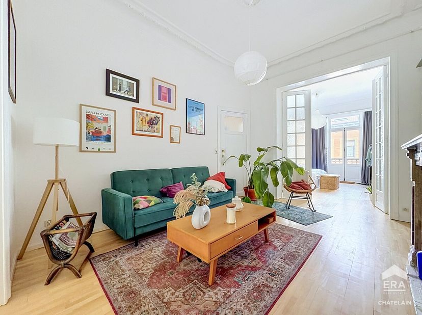 ERA CHÂTELAIN vous propose en exclusivité cet appartement à rénover dune superficie de 98 m² (surface brute PEB), idéalement situé à deux pas du Parvi