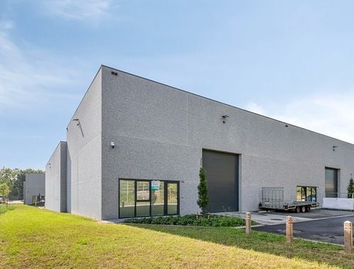                                         Magazijn zonder bureel te koop in Nederbrakel, € 385.000
