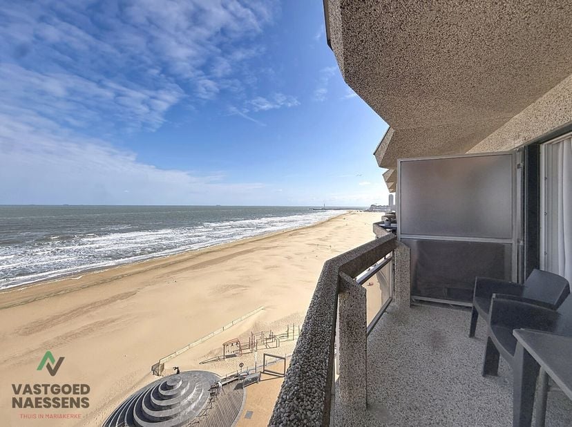 Cet appartement prêt à emménager de 2 chambres à coucher est situé au 10ème étage de la résidence Aldis, qui se distingue par ses vastes terrasses, ce