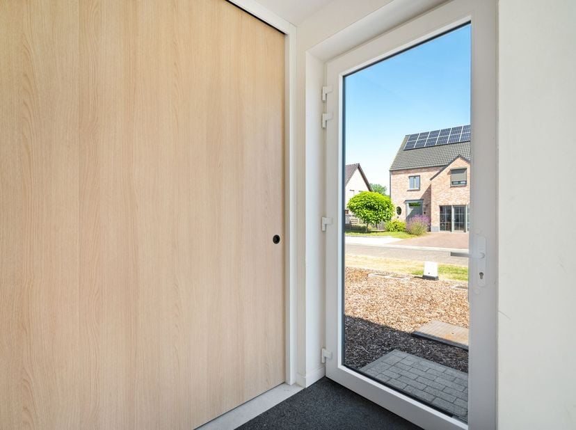 Eigentijds wonen in een kleinschalig BEN-project<br />
Dit stijlvolle nieuwbouwproject omvat moderne halfopen BEN-woningen waar hedendaagse architectu