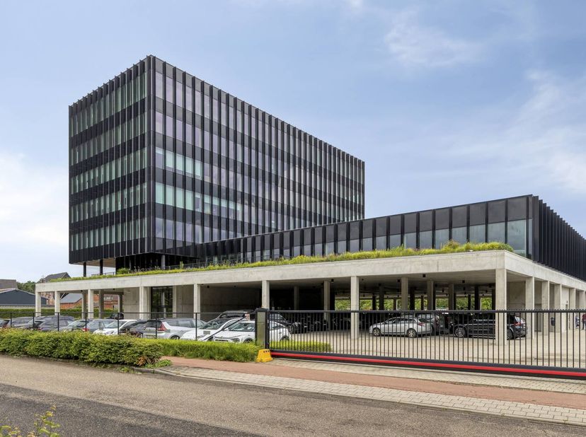 Welkom in de Kleinhoefstraat 11-15 te Geel!<br />
<br />
Op een strategische en vlot bereikbare locatie bieden wij deze exclusieve nieuwbouw kantoorru