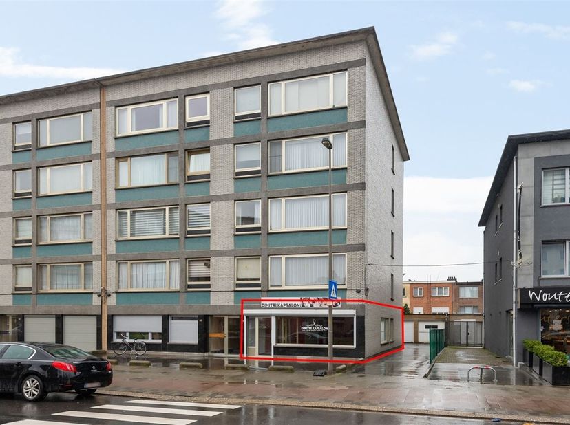 Handelsgelijkvloers op toplocatie te Merksem! <br />
Deze commerciële ruimte is gelegen op de Lambrechtshoekenlaan te Merksem. De ligging is zéér cent