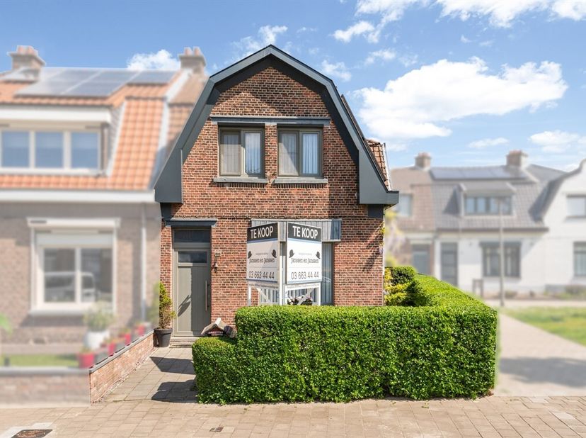 Charmante halfopen bebouwing met 2 slaapkamers en prachtige tuin<br />
Deze charmante woning is gelegen in een rustige, residentiële buurt in Hoboken,