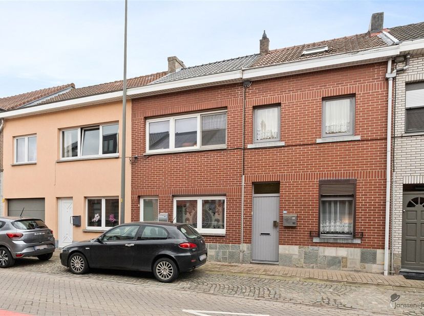 **Charmante rijwoning met potentieel nabij centrum Tongeren EPC-B**<br />
Op zoek naar een ideale starterswoning of interessante investering? Deze cha