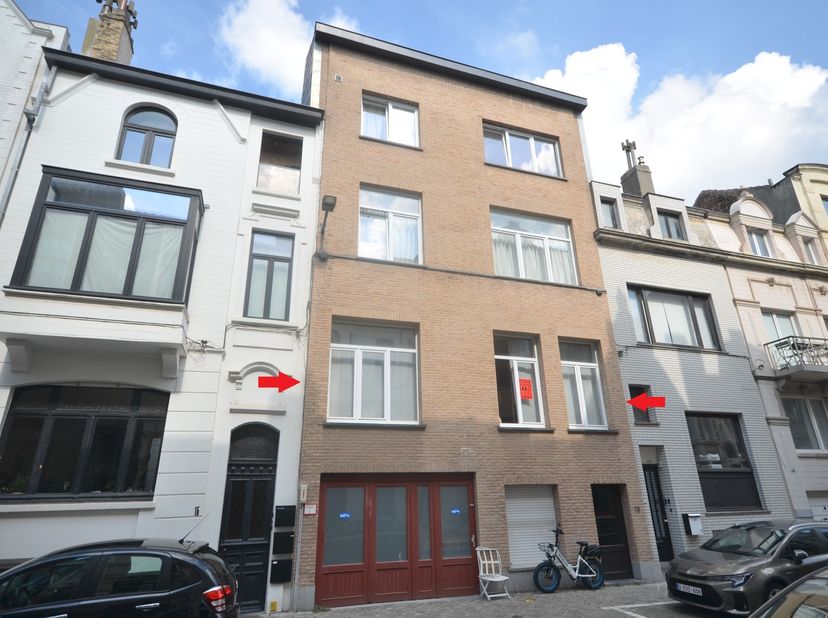 Ruim appartement te Oostende, Muscastraat nr 13 op de 1 ste V . Het appartement heeft een oppervlakte van 172 m2, met 3 slaapkamers, dressing, badkame