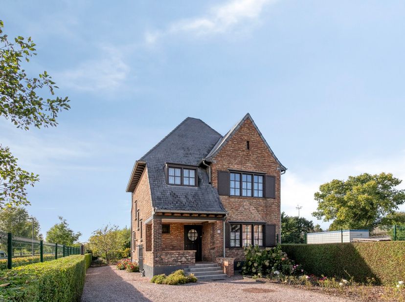 Huis te koop in Leuzesesteenweg 239,
                    9600 Ronse
