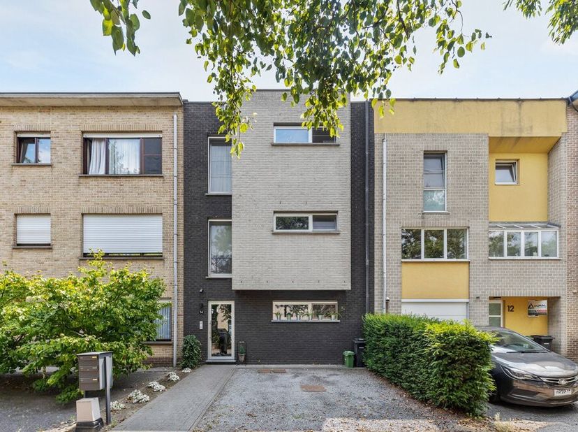Op een uitstekende locatie te Vremde bevindt zich dit instapklare appartement met zuid-georiënteerd terras. U bevindt zich hier nabij winkels, scholen