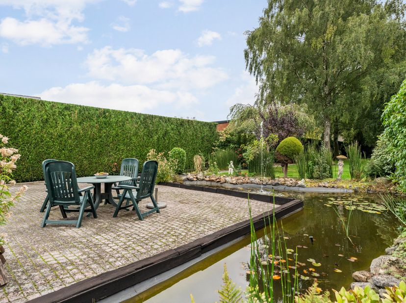Deze vrijstaande woning bevindt zich in het aangename Arendonk en is de ideale gezinswoning door zijn centrale locatie en fraai aangelegde zuidoost ge