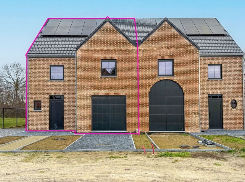 Bij ImmoFusion 7/7 “open huis”: klik op onze 3D-TOUR. Ervaar vastgoed alsof je er zelf doorloopt!<br />
Ontdek deze recente woning met inpandige garag