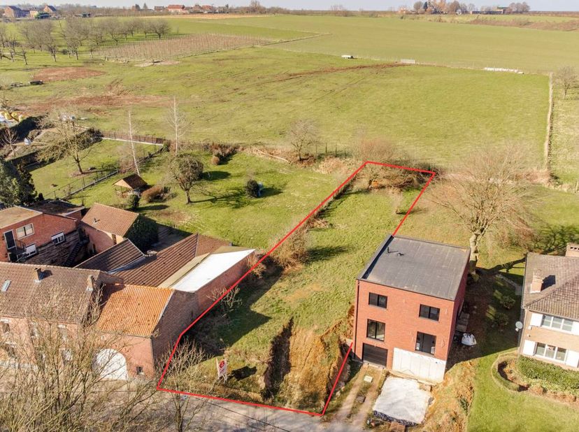 Vous recherchez une oasis de paix et de nature pour réaliser la maison de vos rêves ? Alors ce magnifique terrain à bâtir de 7a 61ca à Groot-Gelmen es