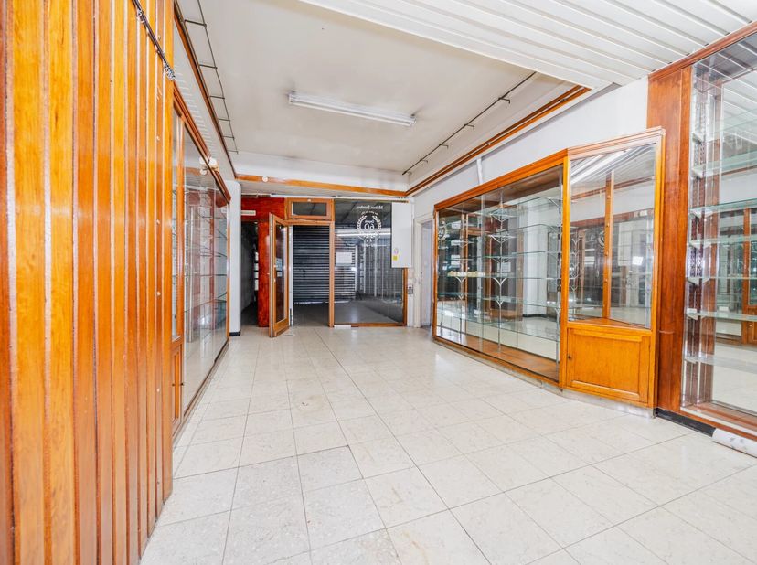 PARTIE HABITATION EN SECOND RANG PAR RAPPORT A LA VOIRIE!!!<br />
Situé dans une des artères les plus prisées de Namur (rue de fer), en plein centre-v