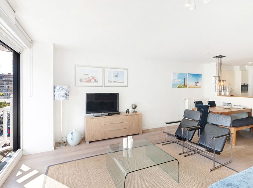 Cet appartement bénéficie d'un emplacement central sur la Lippenslaan, entre la gare, le lac Zegemeer et la plage. Tous les commerces et lieux de déte