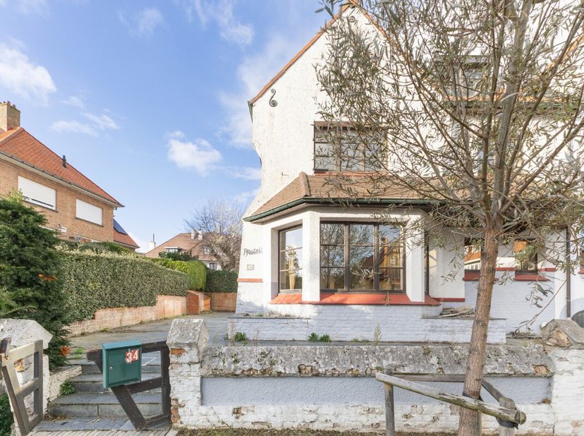 De Panne: Prachtige 3-gevelwoning met uniek potentieel in de historische Dumontwijk Ontdek deze uitzonderlijk ruime woning met een bewoonbare oppervla