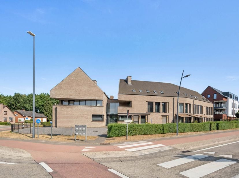 Ligging: <br />
Zeer centraal gelegen in het centrum van Herselt, met alle faciliteiten (winkels, scholen, openbaar vervoer,…) op wandelafstand. Teven
