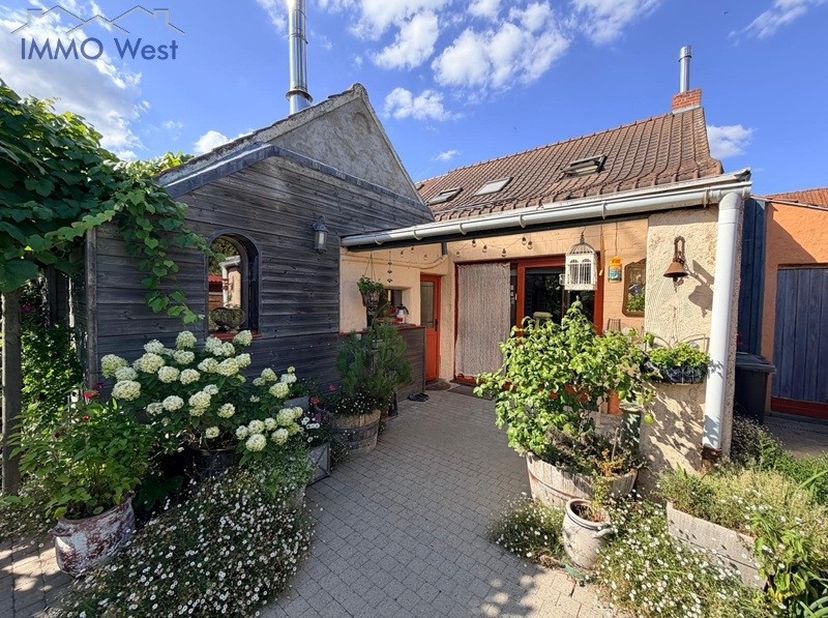Huis te koop in Sint-Elooisweg 36,
                    8902 Voormezele