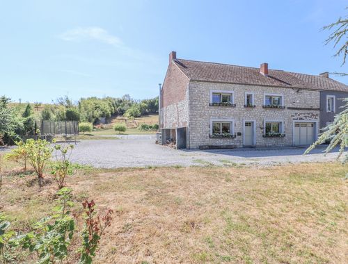                                         Boerderij te koop in Villers-en-Fagne, € 289.000
