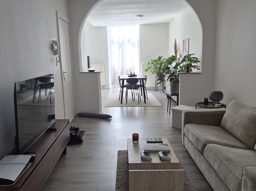 Te huur – Schaarbeek – Wijk Louis Bertrand / Josaphatpark<br />
<br />
Charmant en lichtrijk appartement van 58 m², rustig gelegen in de buurt van het