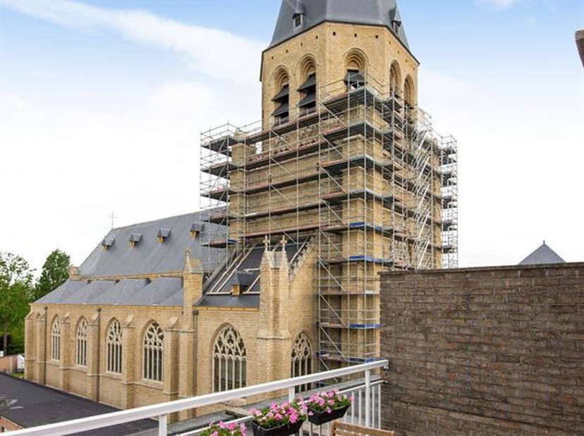 Prachtig instapklaar en energiezuinig 1-slaapkamerappartement met ruim terras en uitzicht op de kerk<br />
Dit instapklare en energiezuinige apparteme