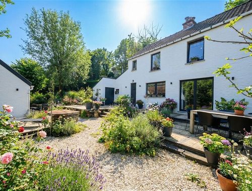                                         Woning te koop in Mont-Saint-Aubert, € 379.000
