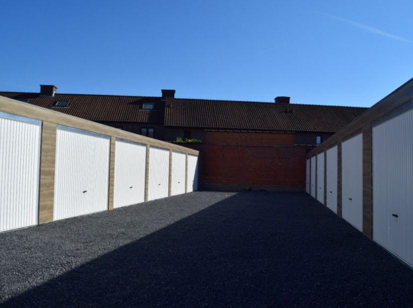 Garage te huur in Damberdstraat 37,
                    8800 Roeselare
