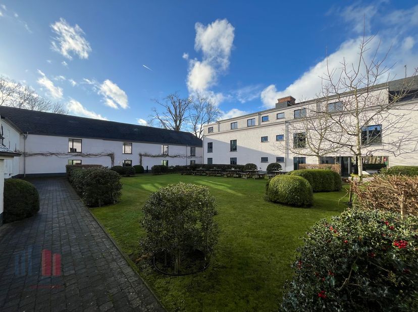 Uitzonderlijk goed bereikbare en instapklare kantoorruimte te huur van &amp;nbsp;52 m².&amp;nbsp;<br />
Ontdek een perfecte balans tussen professionele facili