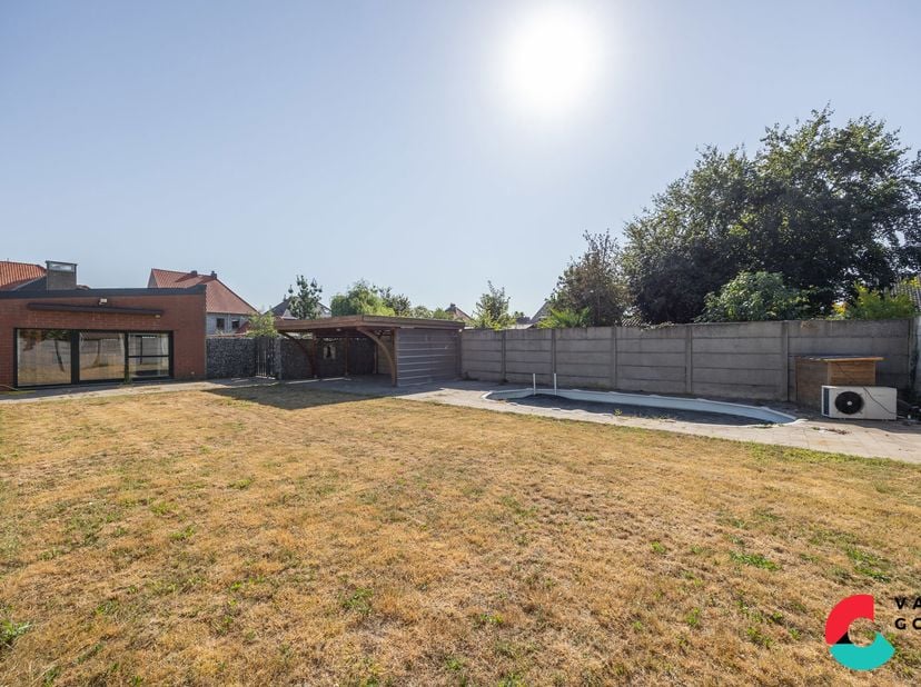 Ben je op zoek naar een energiezuinige handelswoning met een centrale ligging in Grote-Brogel? Dan is dit pand op een perceel van 8are 80ca precies wa