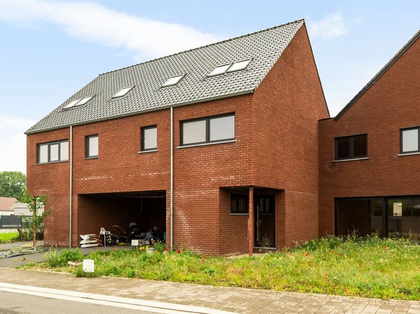 Ontdek Hofweg 8, een moderne casco-woning op een rustige en groene locatie in Pelt. Hier krijgt u de unieke kans om uw toekomstige thuis volledig naar
