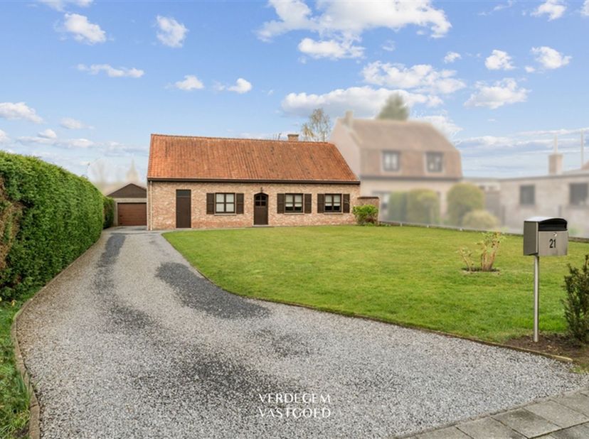 Hoevewoning met schuur en uniek zicht op weilanden en knotwilgen<br />
*nieuwe prijs*<br />
<br />
Deze charmante woning vindt haar oorsprong in ee