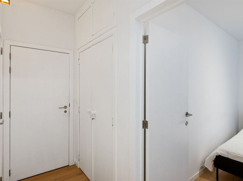 Recent gerenoveerd Appartement (84m²) voorzien van 2 slaapkamers en terras gelegen op een steenworp van de Grote Markt in Antwerpen<br />
Omschrijving