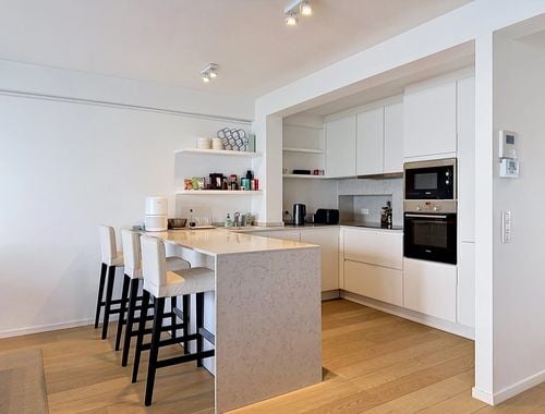                                         Appartement à louer à Ixelles, € 2.300
