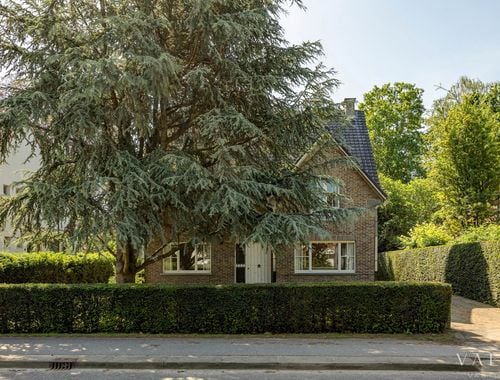                                         Villa à vendre à Sint-Martens-Latem, € 825.000
