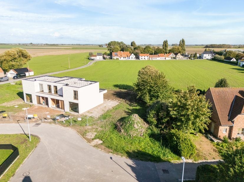 Grond te koop in Philippus Maelfeytstraat 8,
                    8421 Vlissegem