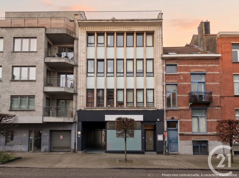 Appartement te koop in Avenue des Volontaires 102,
                    1160 Oudergem