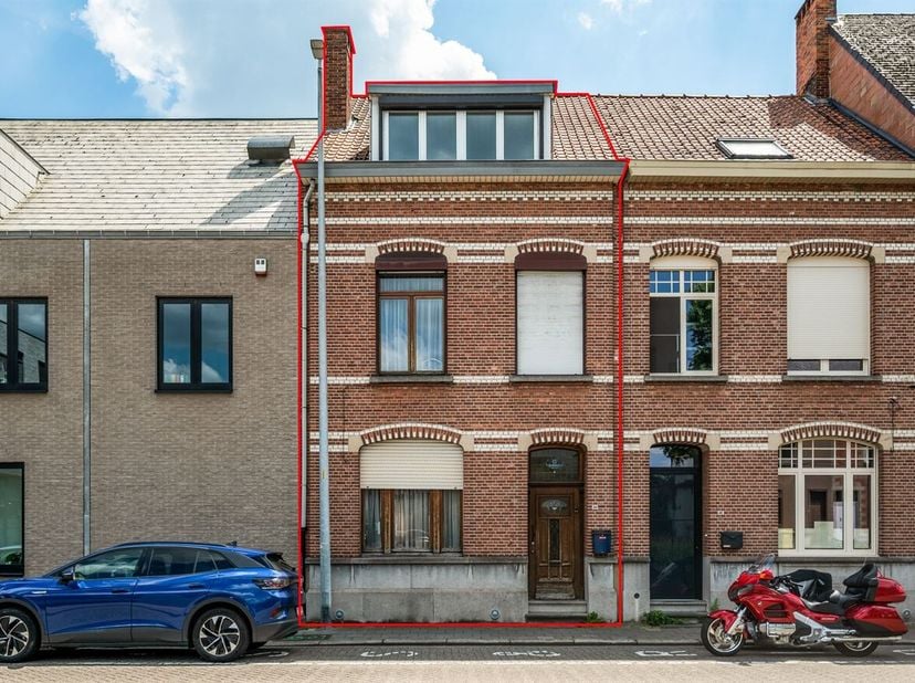 Magnifique maison de caractère avec des éléments d'origine sur 405 m²<br />
Cette charmante maison datant de 1933 respire le caractère et l'authentici