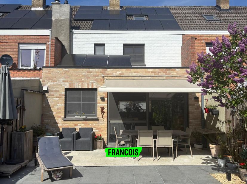 Deze stijlvol gerenoveerde woning in Schijfstraat 31 combineert hedendaags wooncomfort, energiezuinigheid en een uitstekende ligging in het hart van A
