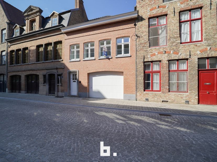 Topligging in het centrum van Brugge<br />
<br />
Ontdek deze ruime woning op een toplocatie in het hartje van Brugge. Dankzij de centrale ligging bev