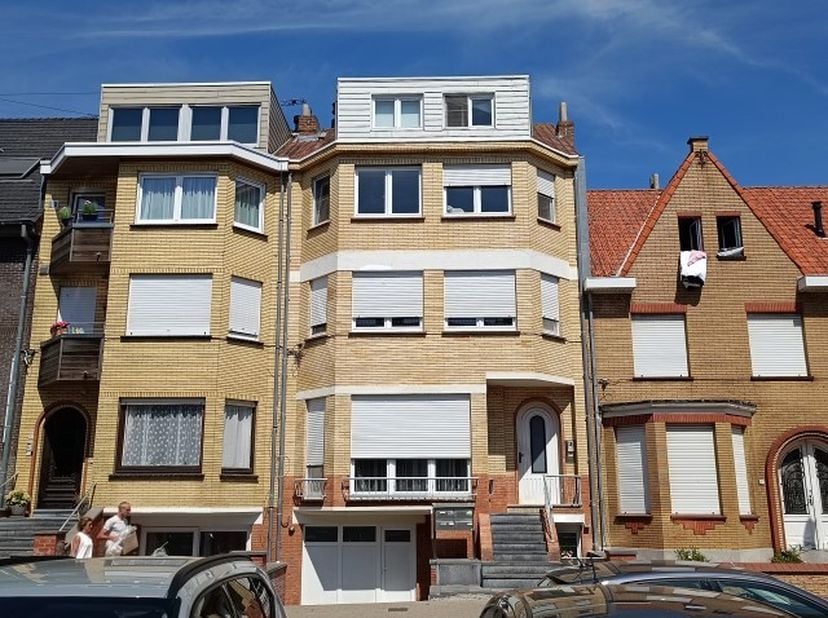 Ruim twee slaapkamers appartement gelegen op het eerste verdieping van een kleinschalige residentie van slechts 4 appartementen.<br />
<br />
Het appa