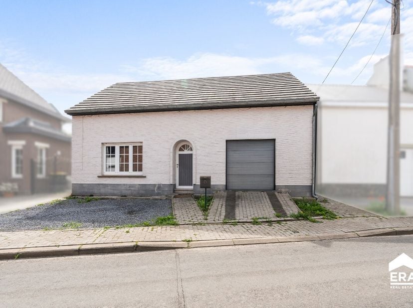 Te koop: open bebouwing in de Lindenhofstraat in Landen, gelegen in een rustige woonwijk met vlotte verbinding naar het centrum. Deze woning biedt een