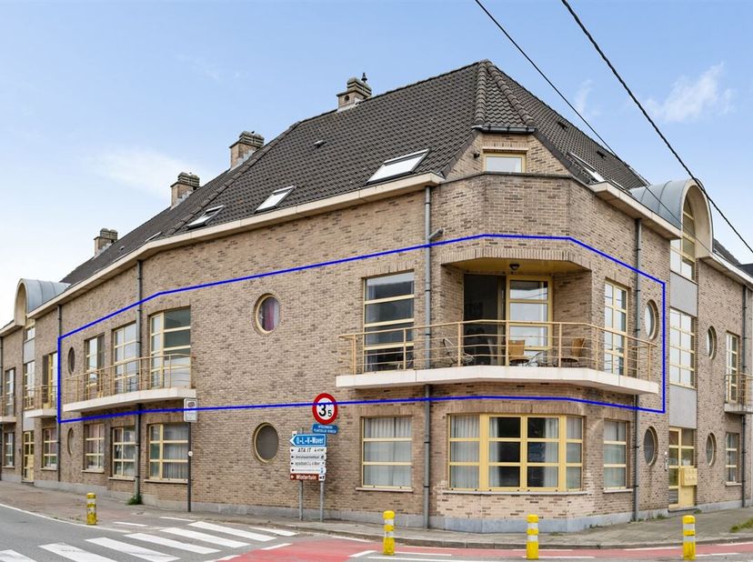 Appartement lumineux à Onze-Lieve-vrouw-Waver.<br />
Ce bel appartement est situé au premier étage d'une petite résidence, facilement accessible par l