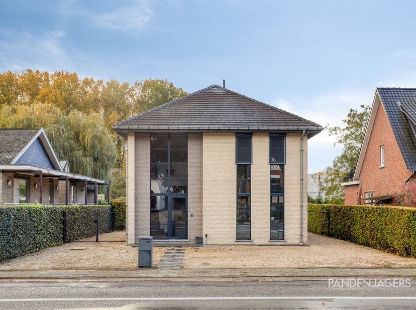 Huis te koop in Mechelsebaan 157,
                    2570 Duffel