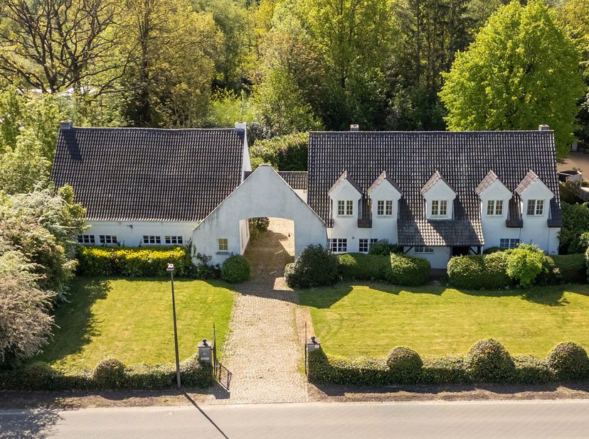 Huis te koop in Laar 61,
                    2180 Ekeren