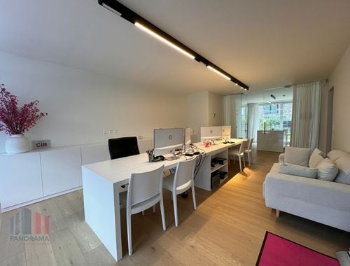                                         Bureaux à louer à Roeselare, € 1.110
