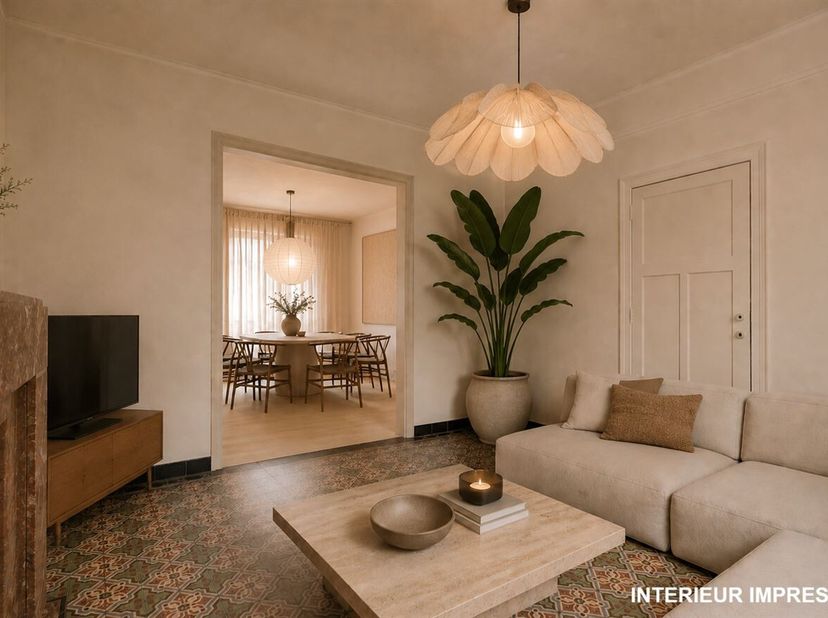 Karakter, ruimte en authenticiteit komen in deze charmante gezinswoning in Vlijtingen perfect samen. Bij het betreden van de woning springen de pracht