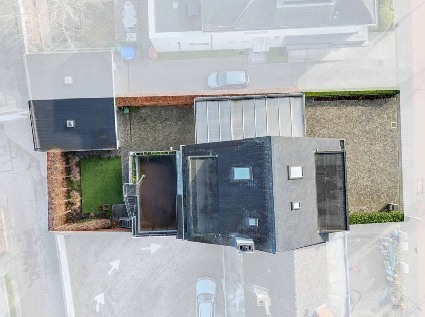 Prachtige woning (200m²) met praktijk-handelsruimte (110m²) &amp;nbsp;– 4 slaapkamers – 2 badkamers <br />
<br />
In de “Banneuxstraat ” te Hasselt vinden