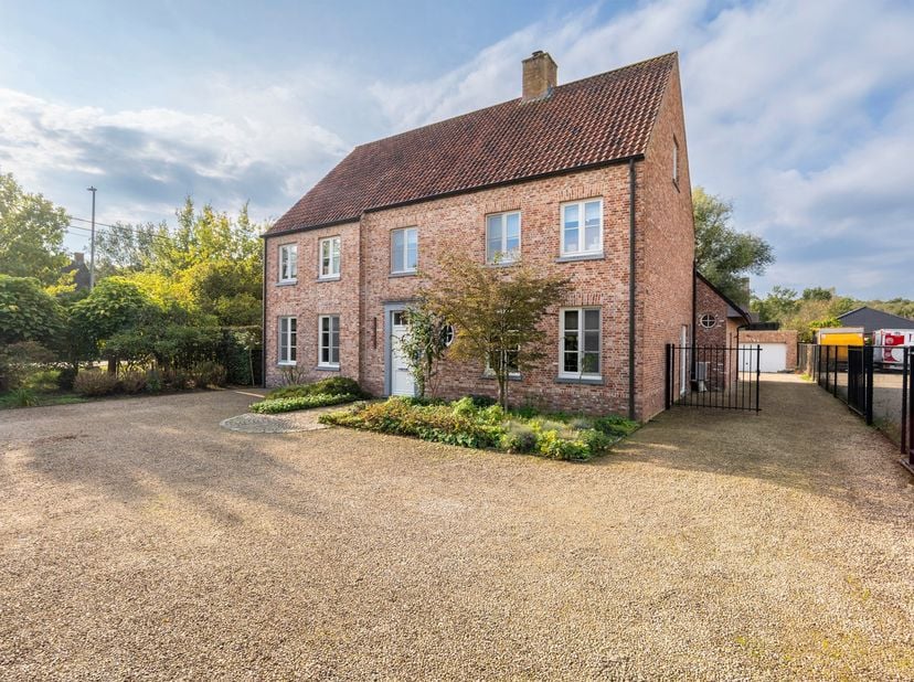 Huis te koop in Lage Vlier 20,
                    2960 Brecht