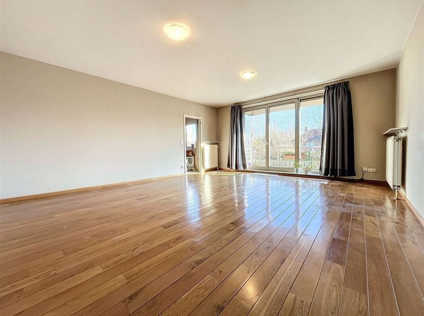 Beschikbaar op 01 april : Avenue de Calabre : In de buurt van : Cora, Av. Marcel Thiry, Bld de la Woluwe, UCL en Hôpital Saint-Luc... : Mooi 2-kamer a