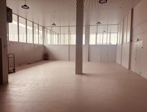                                         Entrepôt à louer à Antwerpen, € 825

